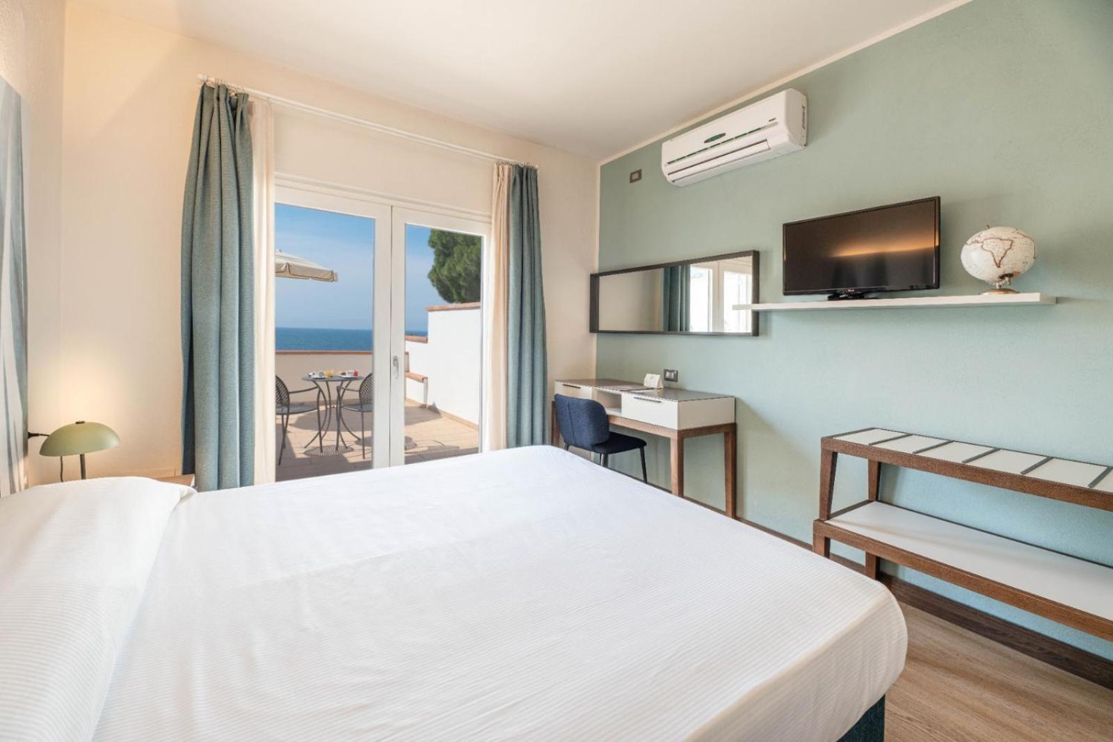 拜亚尹朋里亚雷酒店 Spiaggia di Cavoli 外观 照片